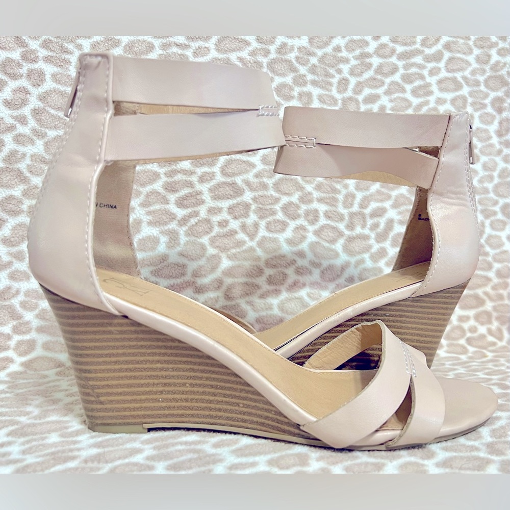 NY&C Rose Pink Wedge Heel Sandal with Ankle Strap Size 8